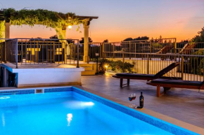 Villa Julia with heated pool, ideal for large groups
